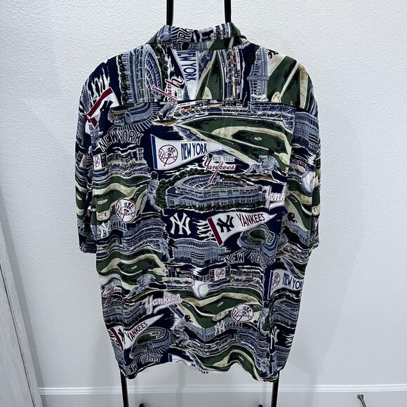 MLB Reyn Spooner Men's XL New York Yankees Scenic Short Sleeve Button Down Shirt - Picture 6 of 8